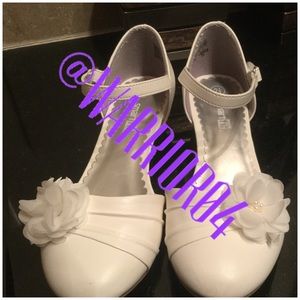 Smart fit Girls White Flower Shoes Size 2.5